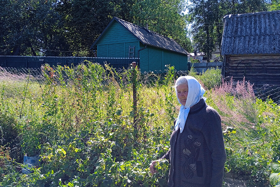 дома трава жительница 