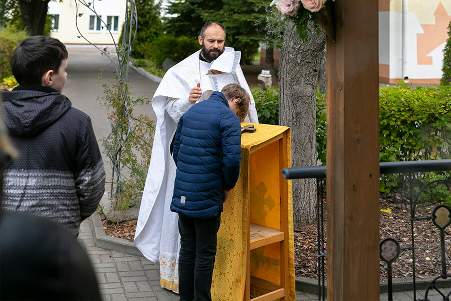 священник исповедь 