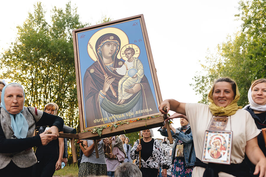 крестный ход с иконой Богородицы