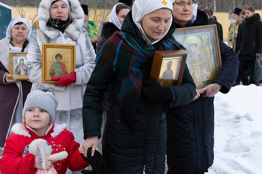 на крестном ходе с девочкой