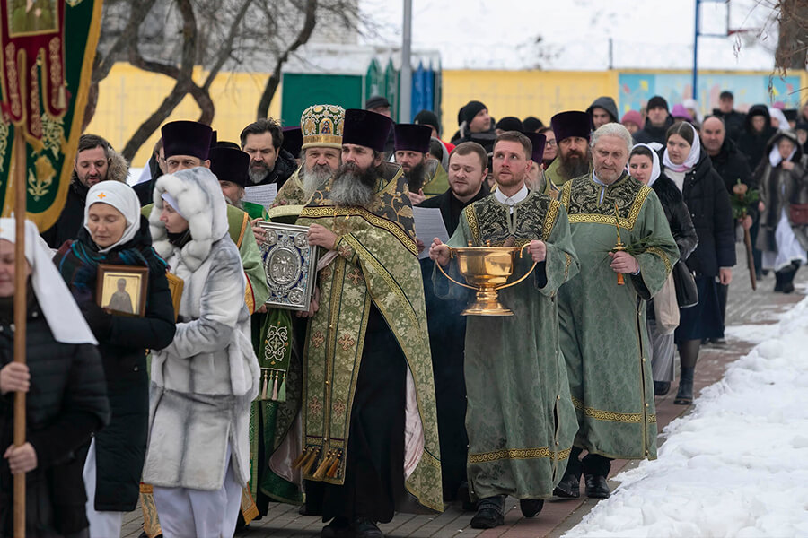  духовник свято-елисаветинского монастыря на крестном ходе