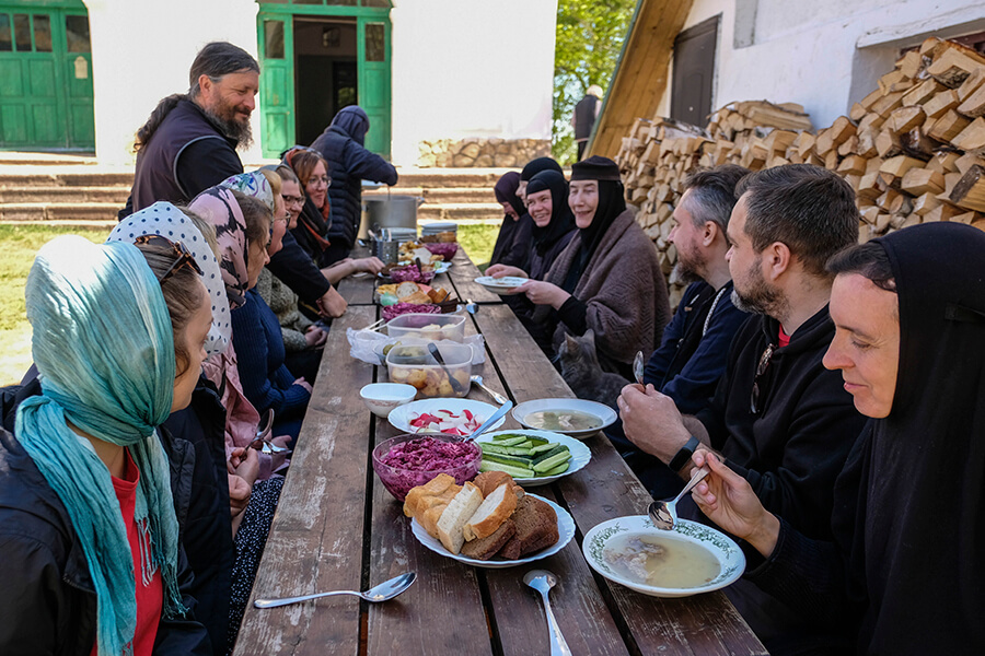 трапеза на острове